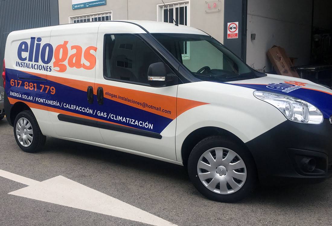 Furgoneta rotulada de ElioGas Instalaciones